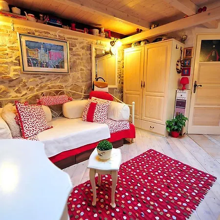 Dalmatian Stonehouse Апартаменты Сплит